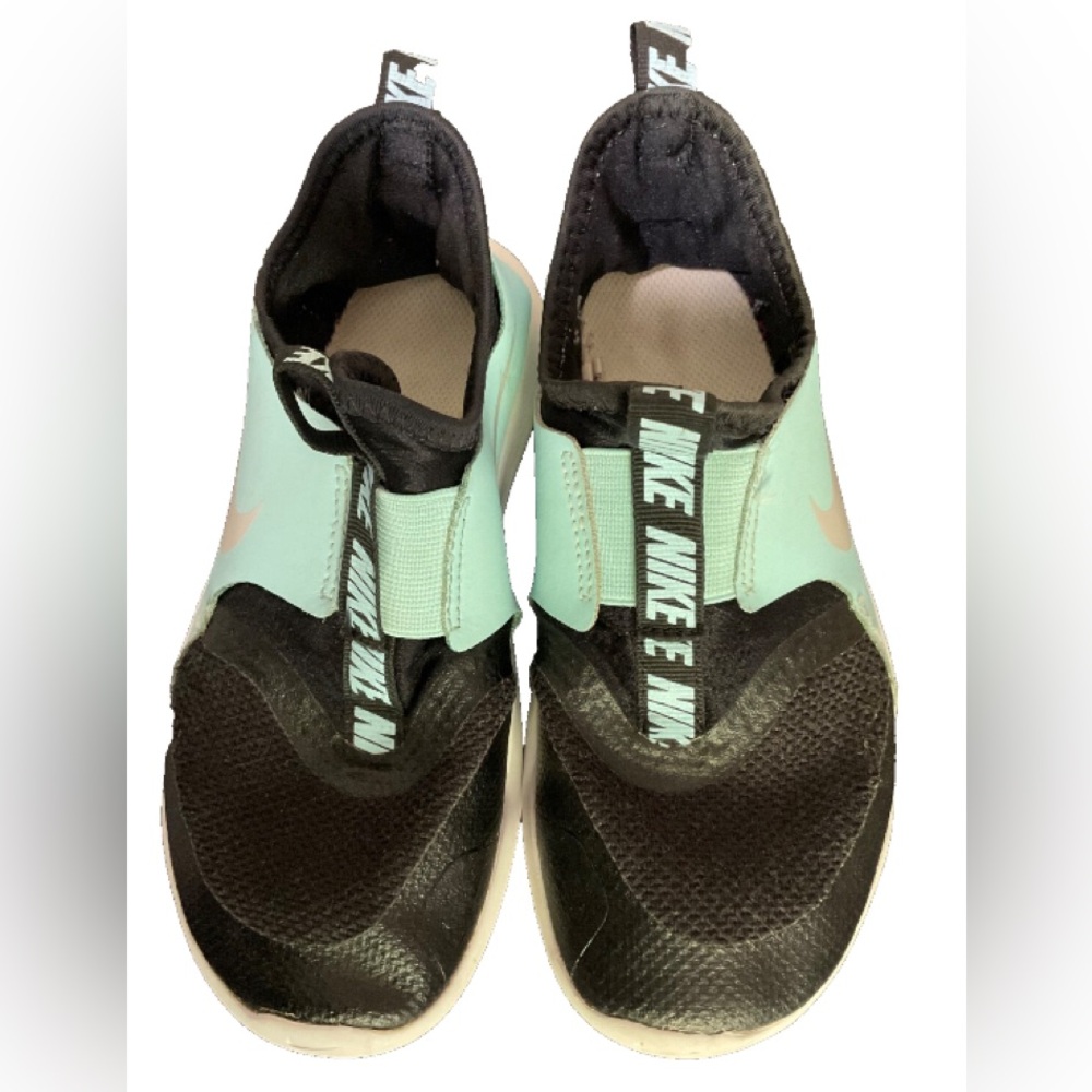 unisex nike flexrunners teal and black size 1yr